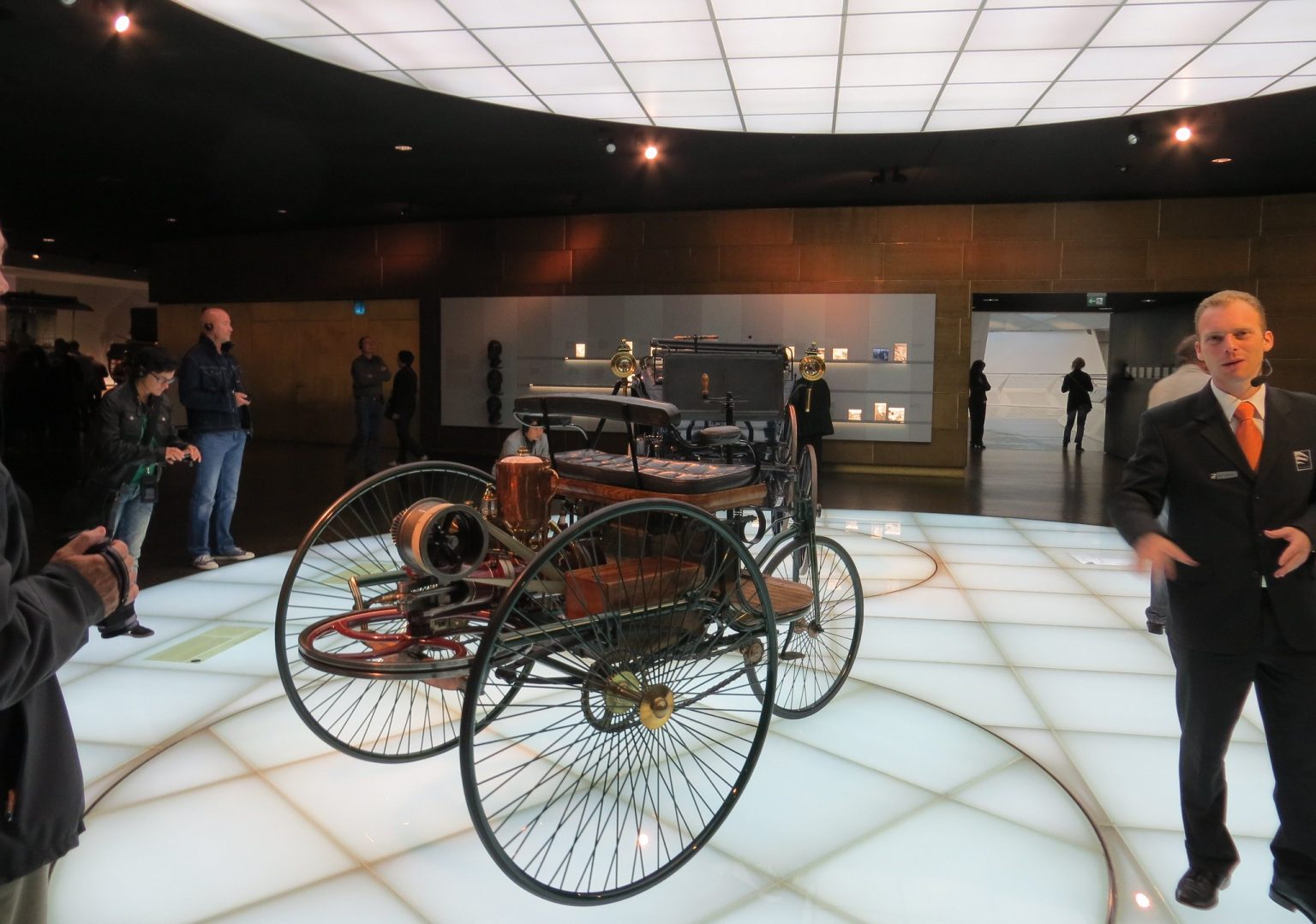 Así es el primer coche de la historia Platinium Oil