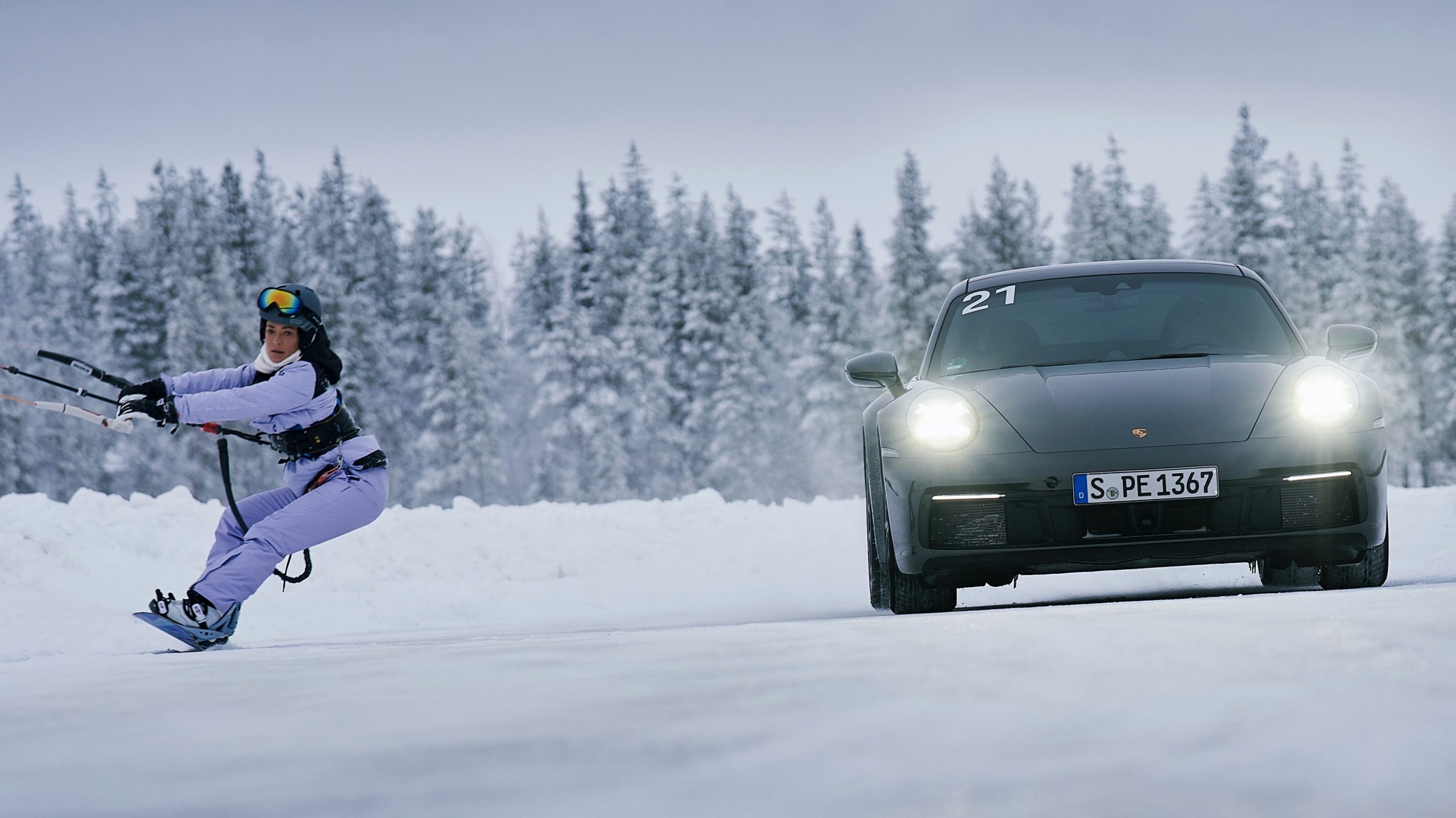La kitesurfista Rita Arnaus cambia el agua por la nieve con Porsche