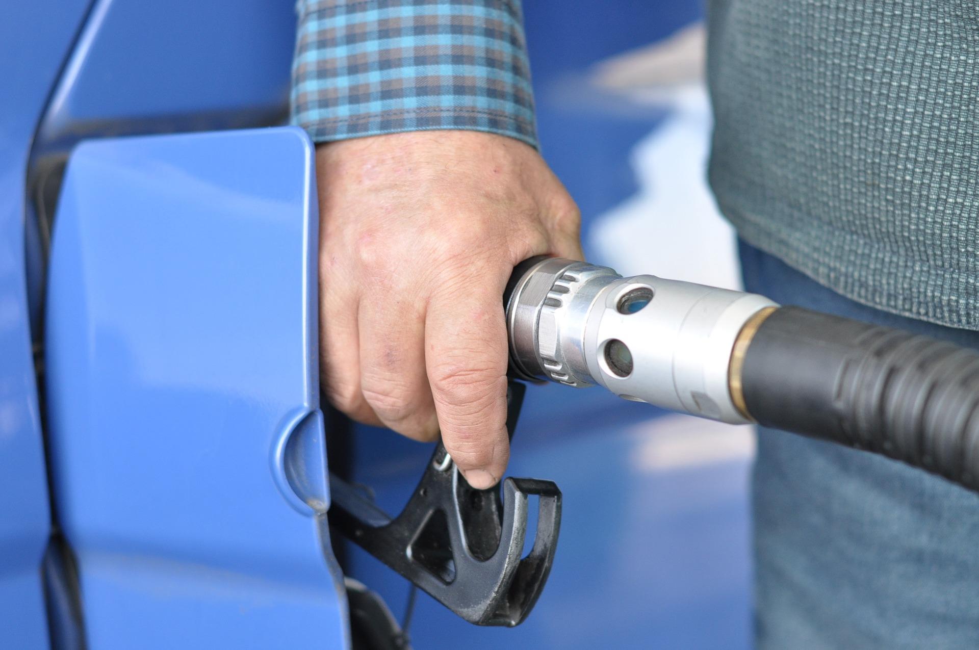 Las gasolineras ya piden el anticipo para el descuento de combustible