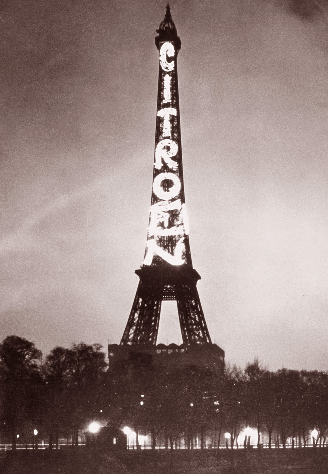 Citroën y la Torre Eiffel